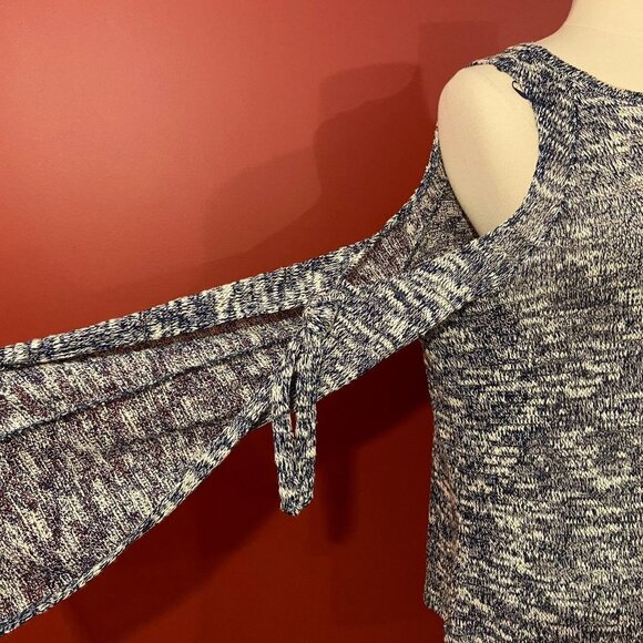 TWO by VINCE CAMUTO Women's Indigo Knit Open Shoulder Sweater - Small - NWT $79 - Picture 3 of 6